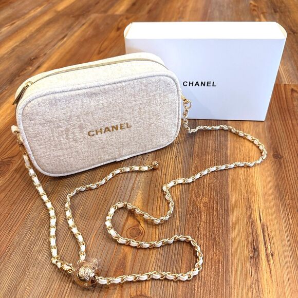 CHANEL Beauté Authentic VIP Makeup Pouch Mini Crossbody Bag w/Gold Chain Strap - Picture 1 of 12